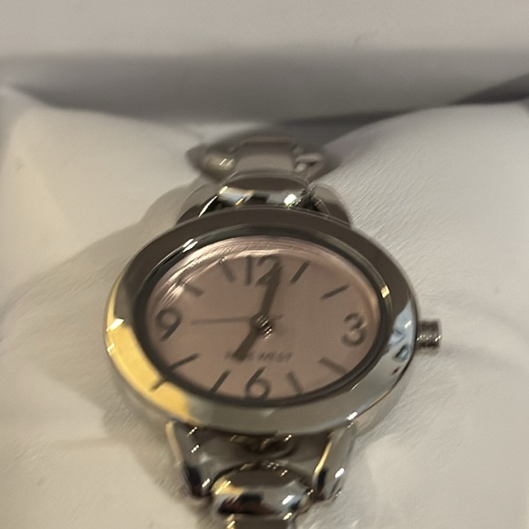 Nine West silver wrist watch - Picture 4 of 4
